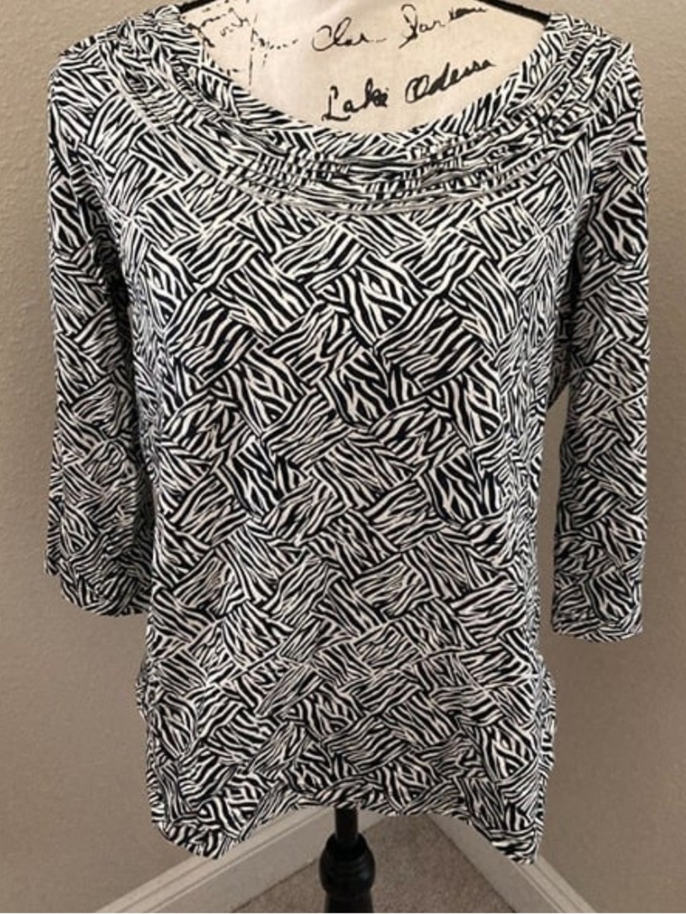 Dana Buchman Signature Zebra Geometric Blouse!